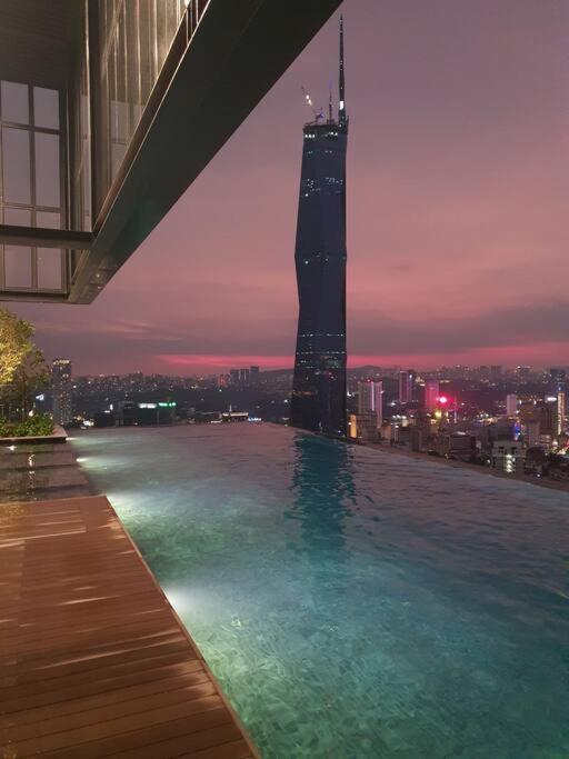 Апартаменти Infinity Pool/ Lucentia Bbcc, Near Lalaport, Pnb118, Klcc Куала-Лумпур Екстер'єр фото